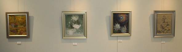 第18回兵庫県日本画家連盟会員小品展、右から2番目「対話」（川瀬作）